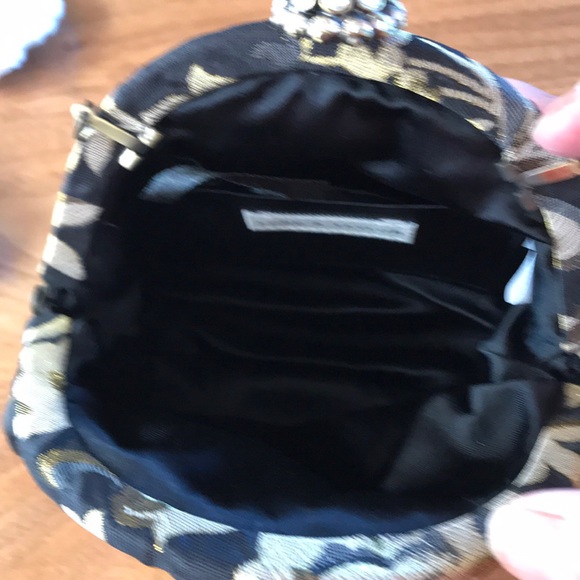 NWT Crystal And Cloth Wristlet - Picture 5 of 8